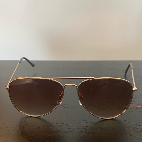 H&M gold-framed brown aviator shades - Picture 3 of 4